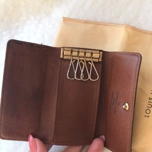 Louis Vuitton Accessories - Louis Vuitton Key Case Louis Vuitton Accessories - Louis Vuitton Key Case